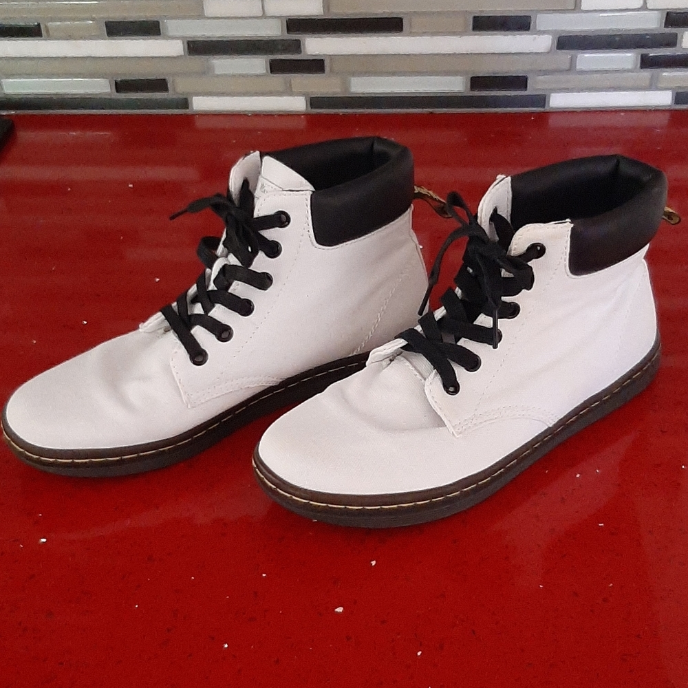 Doc Marten Dr. Martens sneaker boots size 8